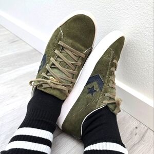 Converse | One Star olive green suede sporty low-top sneakers | WMS 6
